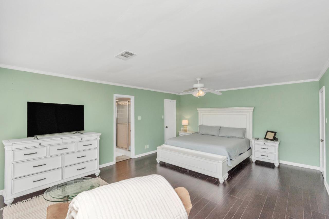 Beauty On The Water! Lake House Near The Beaches! Galveston Eksteriør billede