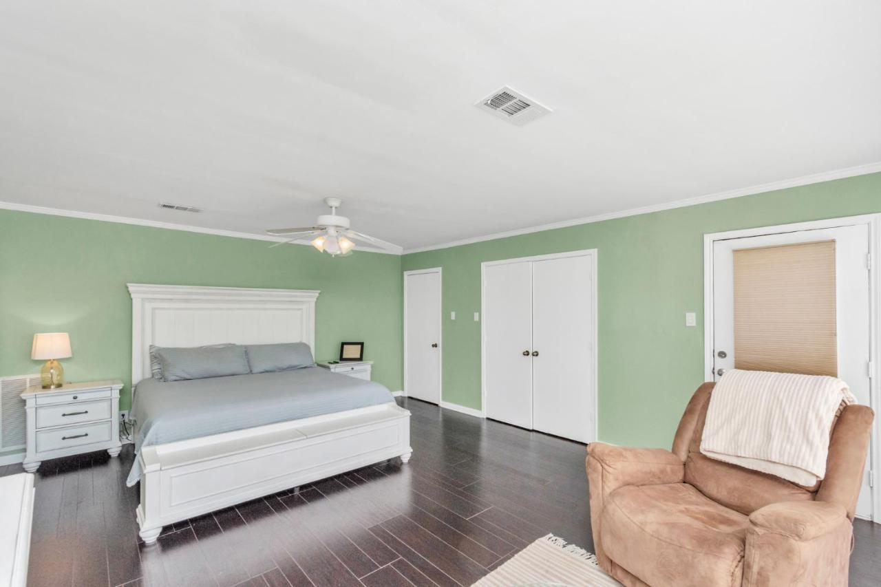 Beauty On The Water! Lake House Near The Beaches! Galveston Eksteriør billede