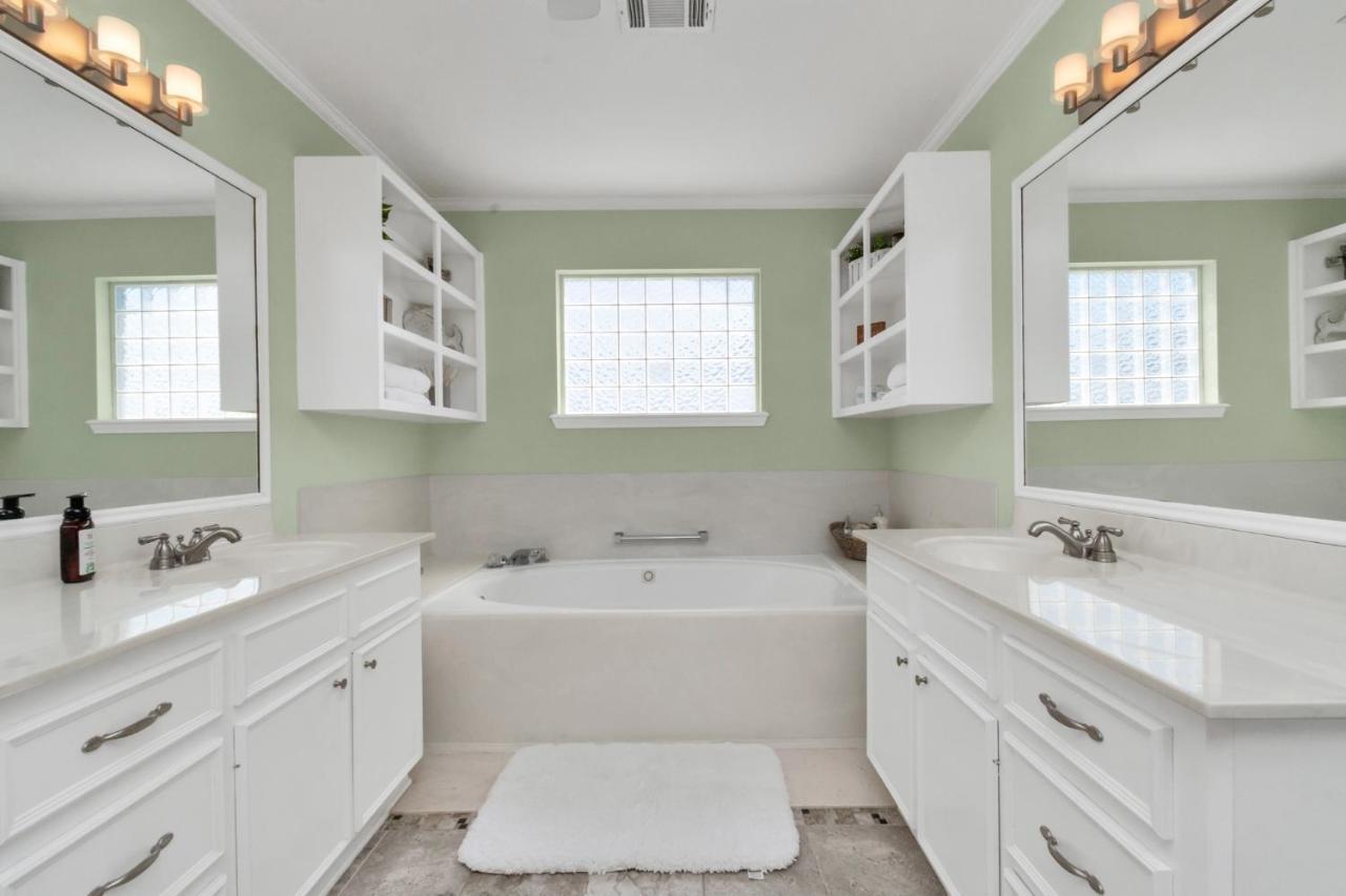 Beauty On The Water! Lake House Near The Beaches! Galveston Eksteriør billede
