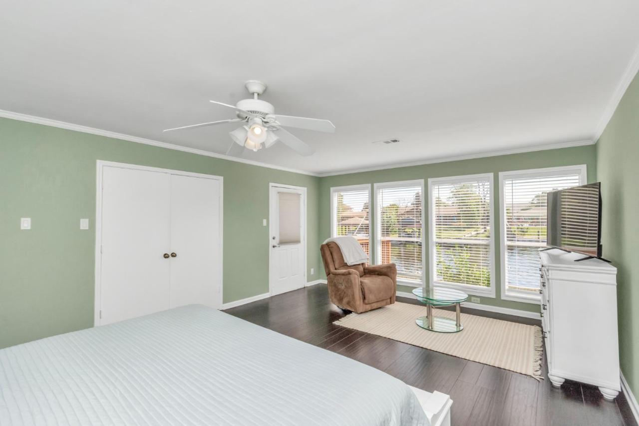 Beauty On The Water! Lake House Near The Beaches! Galveston Eksteriør billede