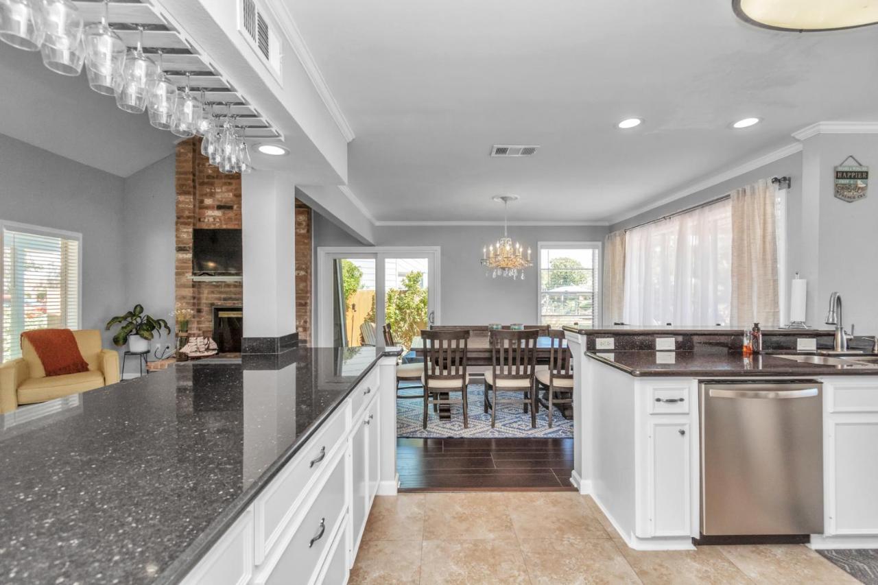 Beauty On The Water! Lake House Near The Beaches! Galveston Eksteriør billede