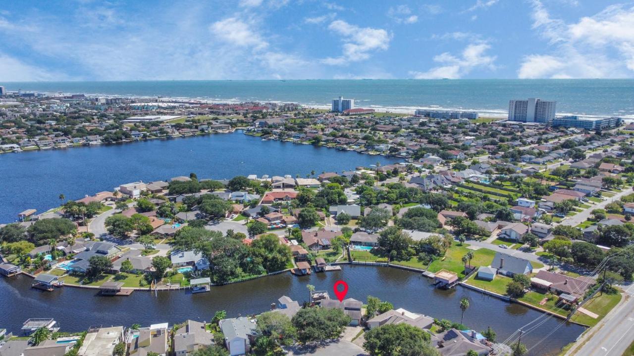 Beauty On The Water! Lake House Near The Beaches! Galveston Eksteriør billede