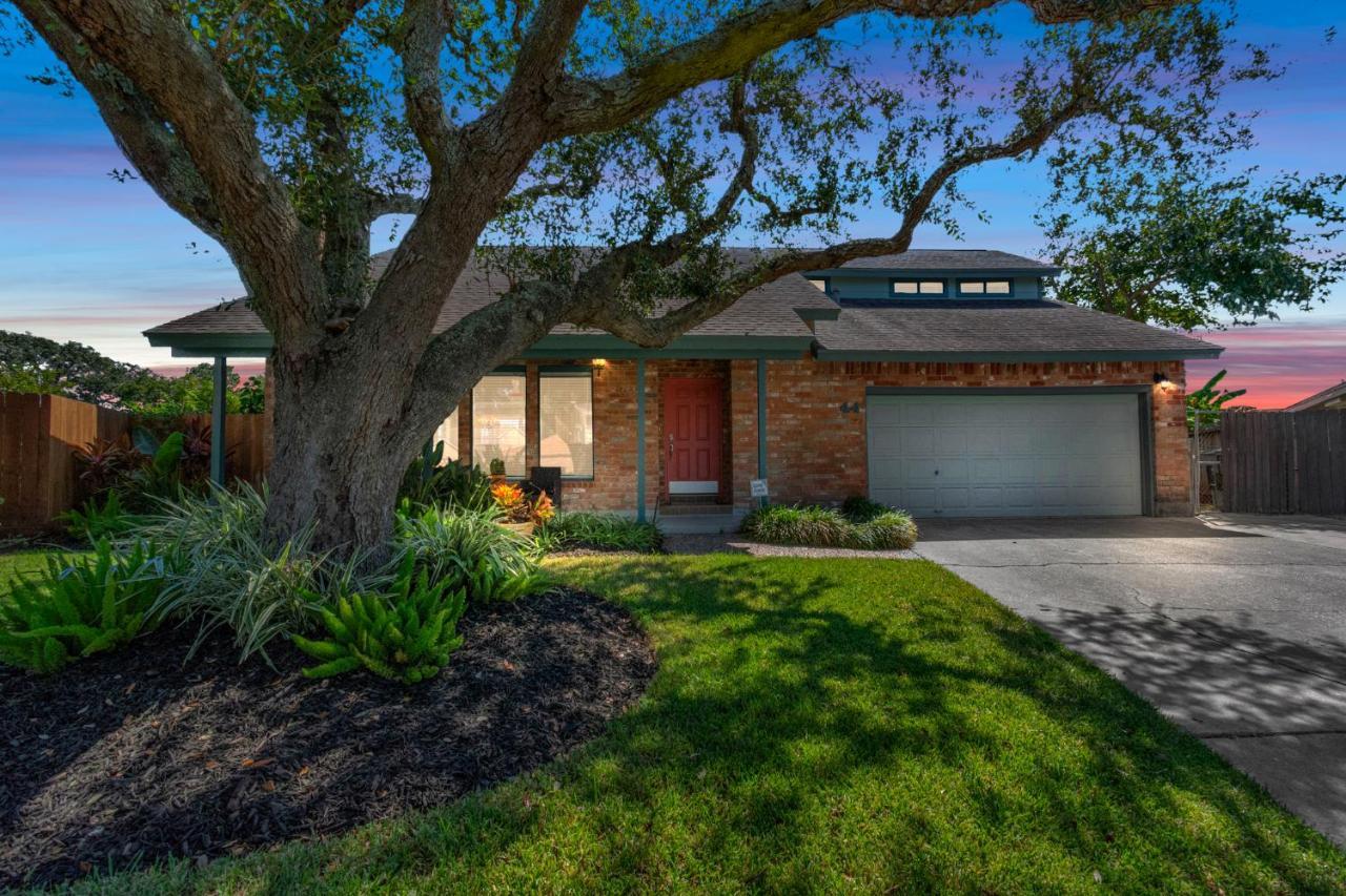 Beauty On The Water! Lake House Near The Beaches! Galveston Eksteriør billede